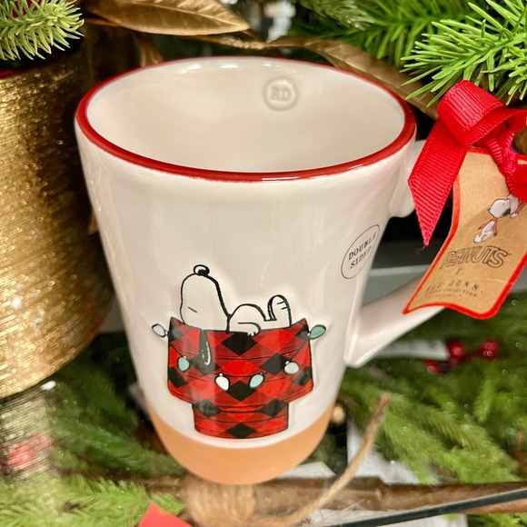 Christmas Snoopy Peanuts Plaid Doghouse Tis the Season Rae Dunn Holiday Mug NWT - Picture 3 of 5